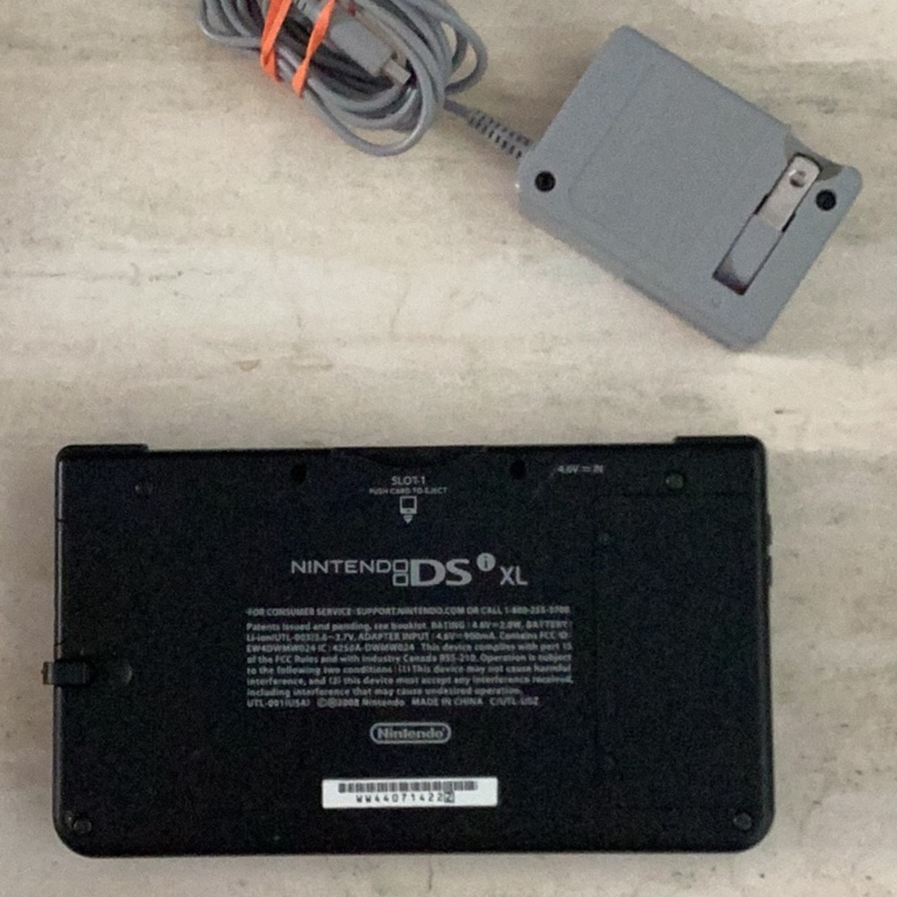 Nintendo DSi XL Console & Charger Handheld System Blue - Picture 5 of 15
